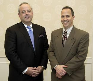米CompuwareでSenior Vice President, Worldwide Product Salesを務めるPatrick Stayer氏（左）と、Vice President, Field Techical Supportを務めるGery Plourde氏（右）
