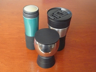 写真1　これがGAMAGAシリーズ。専用のドリッパー（手前）と、容量別のボトル（奥）がセットになっている